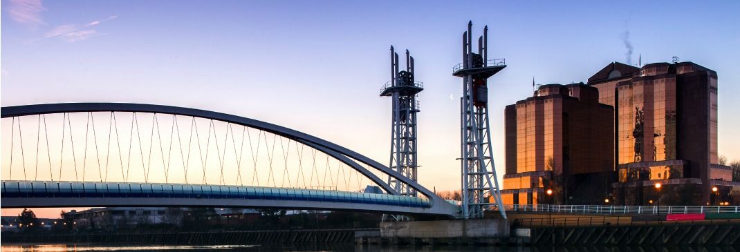 Brücke in manchester in der Abendsonne